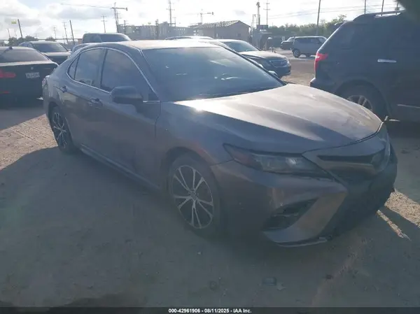 4T1B11HK5JU084887 2018 TOYOTA CAMRY - Image 1
