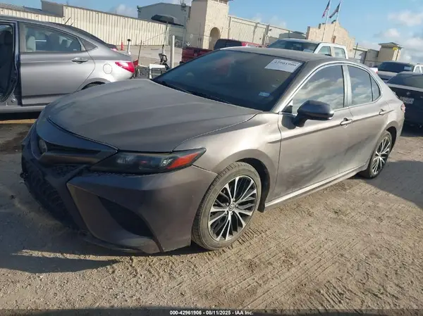 4T1B11HK5JU084887 2018 TOYOTA CAMRY - Image 2