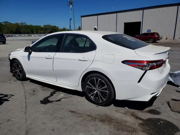 4T1B11HK5JU088356 2018 TOYOTA CAMRY - Image 2