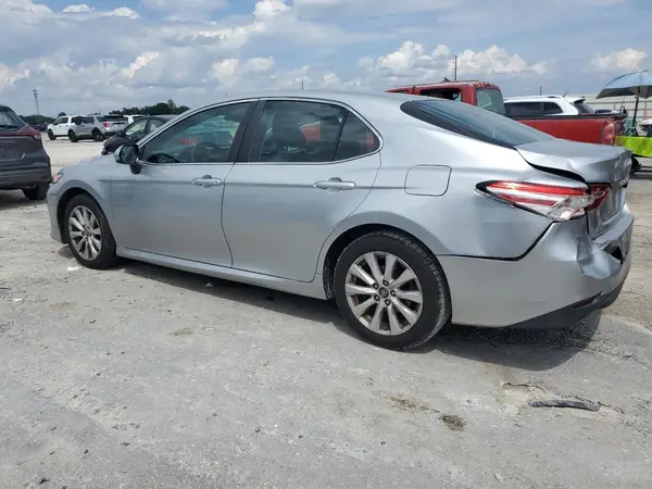 4T1B11HK5JU088406 2018 TOYOTA CAMRY - Image 2
