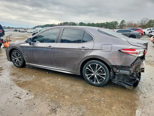 4T1B11HK5JU088437 2018 TOYOTA CAMRY - Image 2