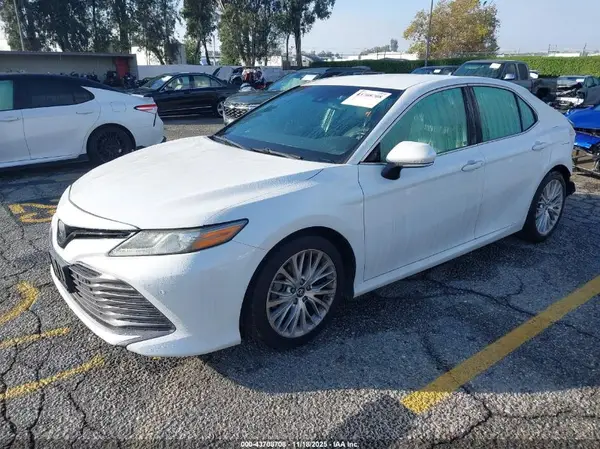 4T1B11HK5JU088521 2018 TOYOTA CAMRY - Image 2