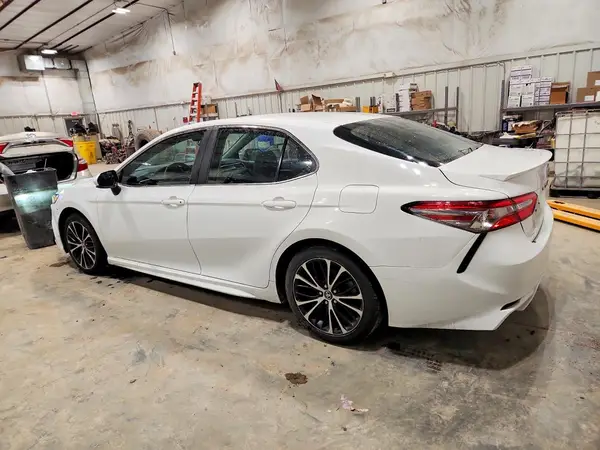 4T1B11HK5JU089006 2018 TOYOTA CAMRY - Image 2