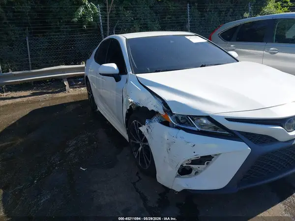 4T1B11HK5JU089166 2018 TOYOTA CAMRY - Image 1
