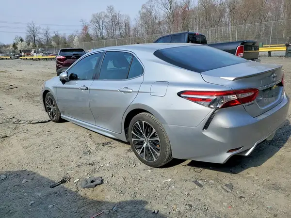 4T1B11HK5JU089913 2018 TOYOTA CAMRY - Image 2