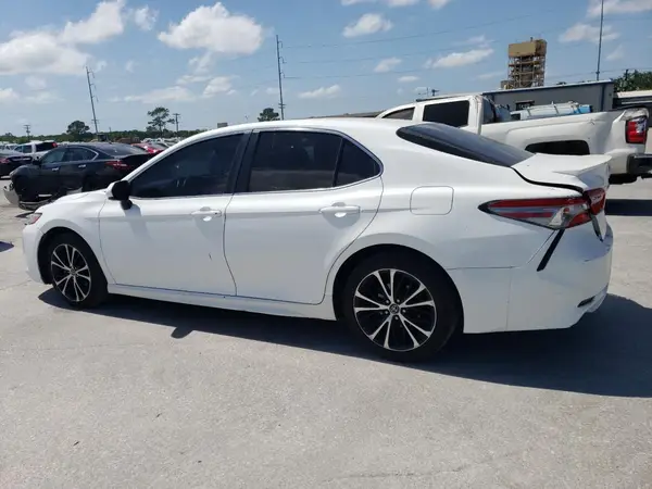 4T1B11HK5JU090298 2018 TOYOTA CAMRY - Image 2