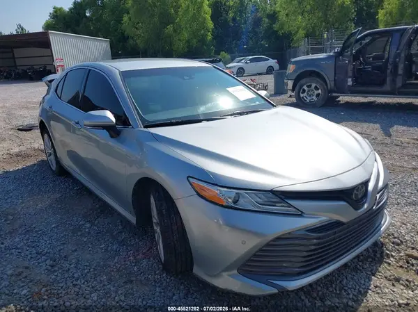 4T1B11HK5JU090480 2018 TOYOTA CAMRY - Image 1