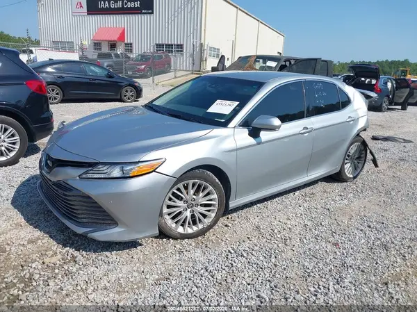 4T1B11HK5JU090480 2018 TOYOTA CAMRY - Image 2