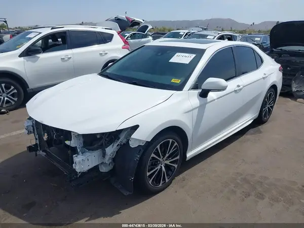 4T1B11HK5JU090897 2018 TOYOTA CAMRY - Image 2