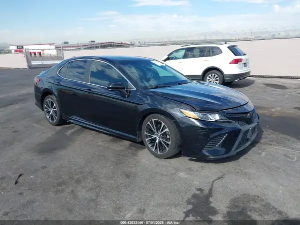 4T1B11HK5JU091791 2018 TOYOTA CAMRY - Image 1