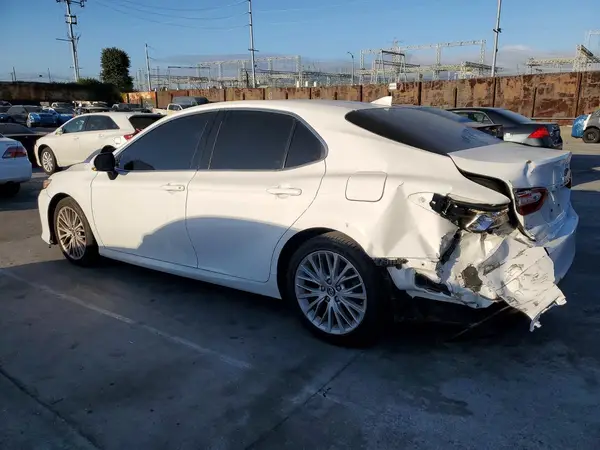 4T1B11HK5JU095923 2018 TOYOTA CAMRY - Image 2