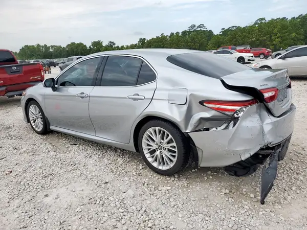 4T1B11HK5JU096540 2018 TOYOTA CAMRY - Image 2