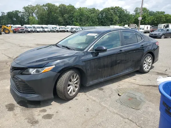 4T1B11HK5JU096747 2018 TOYOTA CAMRY - Image 1
