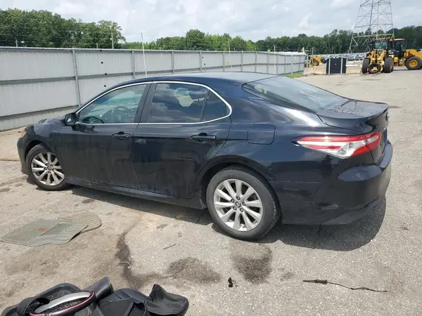 4T1B11HK5JU096747 2018 TOYOTA CAMRY - Image 2
