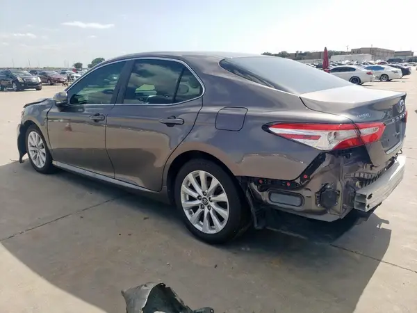 4T1B11HK5JU097168 2018 TOYOTA CAMRY - Image 2