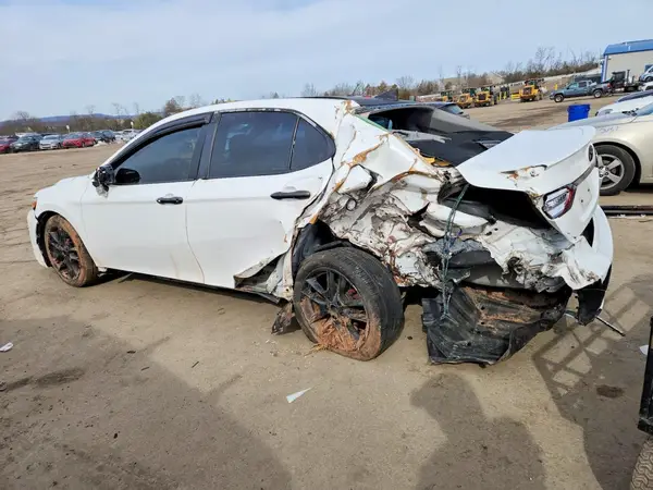 4T1B11HK5JU098806 2018 TOYOTA CAMRY - Image 2
