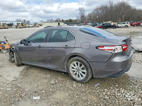 4T1B11HK5JU099728 2018 TOYOTA CAMRY - Image 2