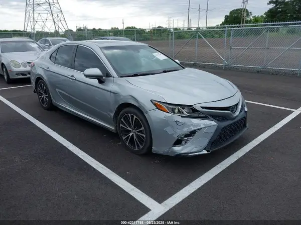 4T1B11HK5JU100635 2018 TOYOTA CAMRY - Image 1