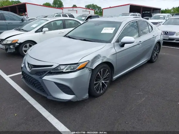 4T1B11HK5JU100635 2018 TOYOTA CAMRY - Image 2