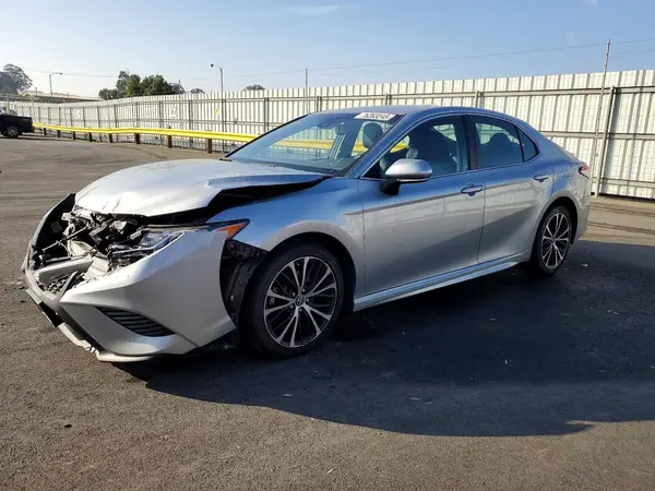 4T1B11HK5JU101381 2018 TOYOTA CAMRY - Image 1