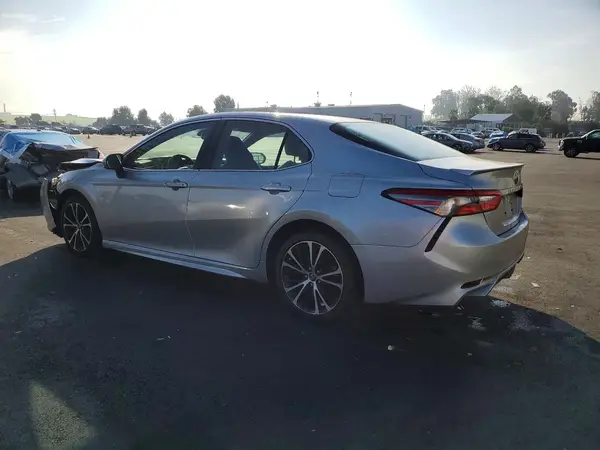 4T1B11HK5JU101381 2018 TOYOTA CAMRY - Image 2