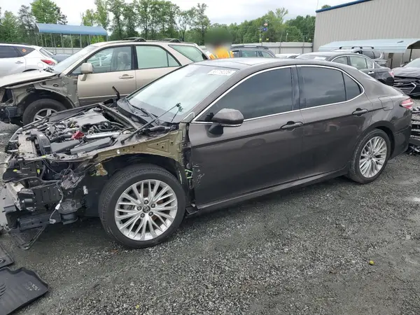 4T1B11HK5JU102109 2018 TOYOTA CAMRY - Image 1