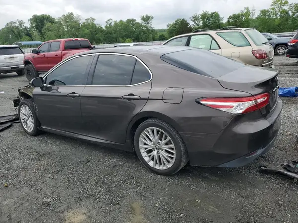 4T1B11HK5JU102109 2018 TOYOTA CAMRY - Image 2