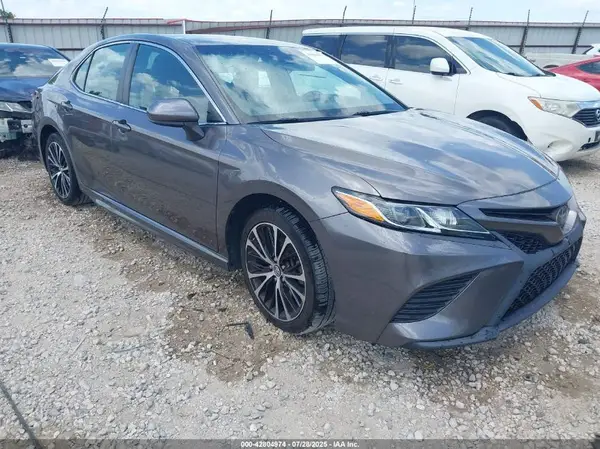 4T1B11HK5JU103101 2018 TOYOTA CAMRY - Image 1