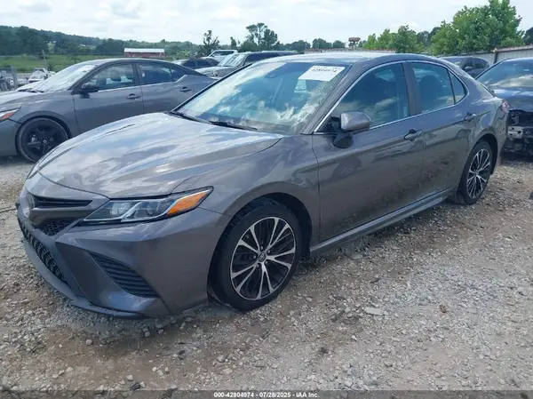 4T1B11HK5JU103101 2018 TOYOTA CAMRY - Image 2