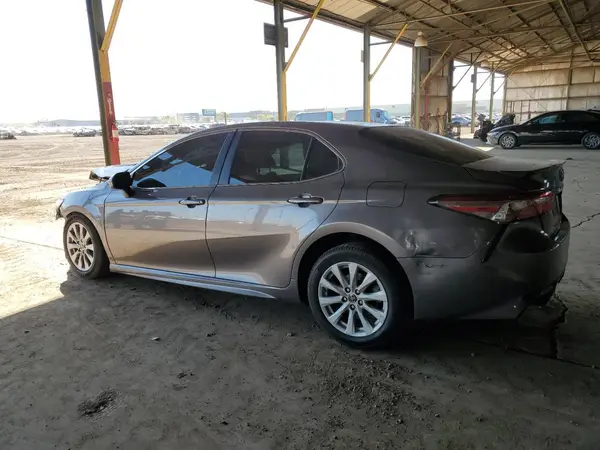 4T1B11HK5JU103602 2018 TOYOTA CAMRY - Image 2