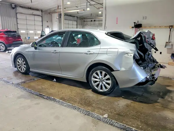 4T1B11HK5JU103664 2018 TOYOTA CAMRY - Image 2