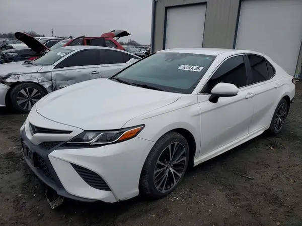 4T1B11HK5JU105382 2018 TOYOTA CAMRY - Image 1
