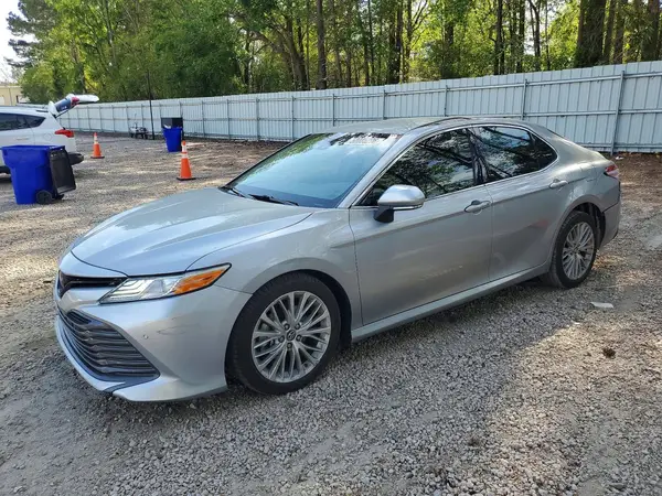 4T1B11HK5JU105754 2018 TOYOTA CAMRY - Image 1