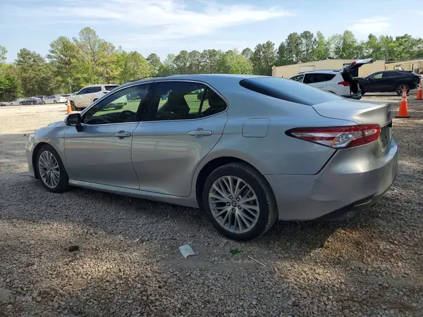 4T1B11HK5JU105754 2018 TOYOTA CAMRY - Image 2