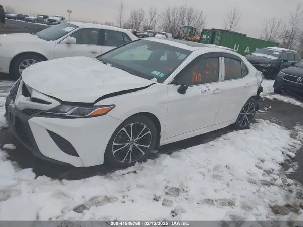 4T1B11HK5JU106287 2018 TOYOTA CAMRY - Image 2