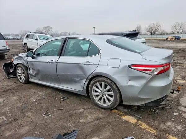 4T1B11HK5JU107388 2018 TOYOTA CAMRY - Image 2