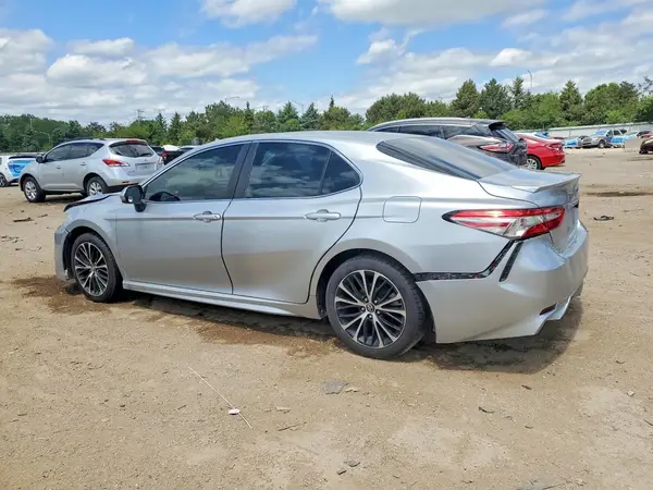 4T1B11HK5JU107570 2018 TOYOTA CAMRY - Image 2