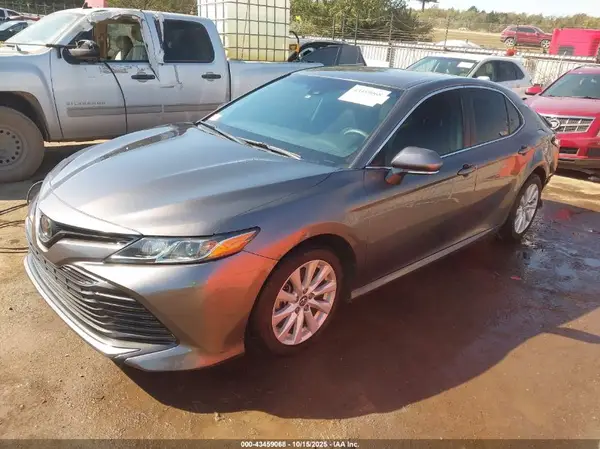 4T1B11HK5JU108234 2018 TOYOTA CAMRY - Image 2