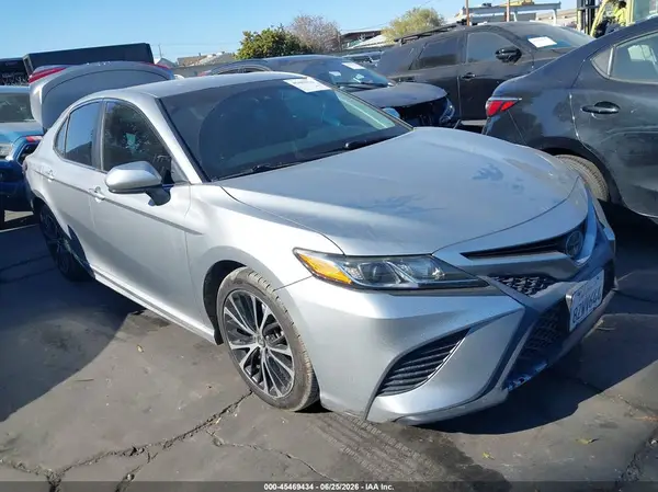 4T1B11HK5JU108458 2018 TOYOTA CAMRY - Image 1