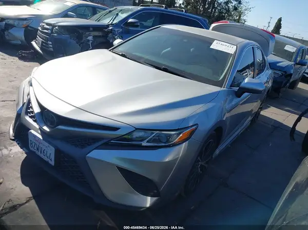 4T1B11HK5JU108458 2018 TOYOTA CAMRY - Image 2