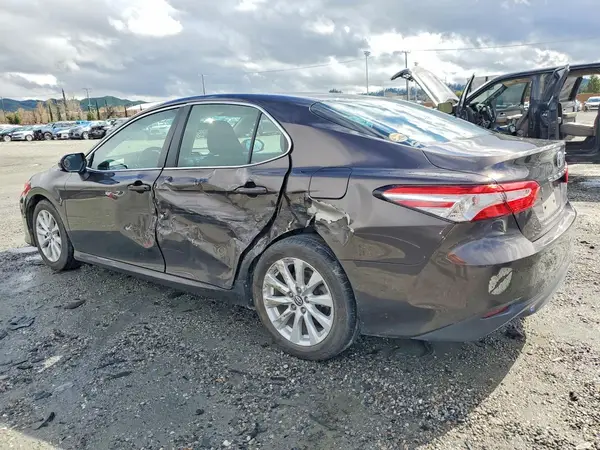 4T1B11HK5JU108850 2018 TOYOTA CAMRY - Image 2