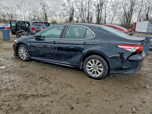 4T1B11HK5JU111540 2018 TOYOTA CAMRY - Image 2