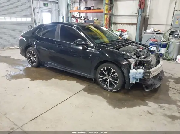4T1B11HK5JU112509 2018 TOYOTA CAMRY - Image 1