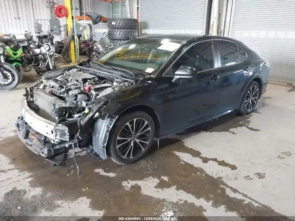 4T1B11HK5JU112509 2018 TOYOTA CAMRY - Image 2