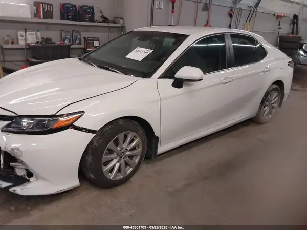 4T1B11HK5JU112963 2018 TOYOTA CAMRY - Image 2