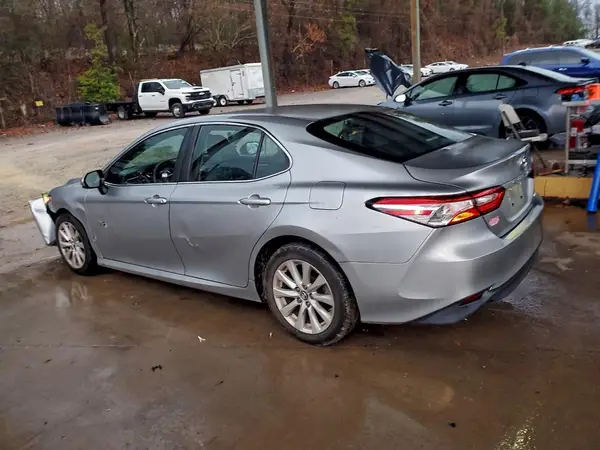 4T1B11HK5JU113160 2018 TOYOTA CAMRY - Image 2