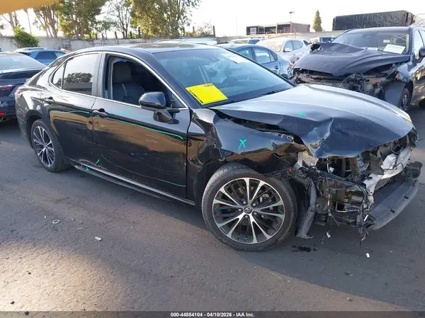 4T1B11HK5JU113319 2018 TOYOTA CAMRY - Image 1