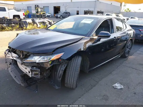 4T1B11HK5JU113319 2018 TOYOTA CAMRY - Image 2