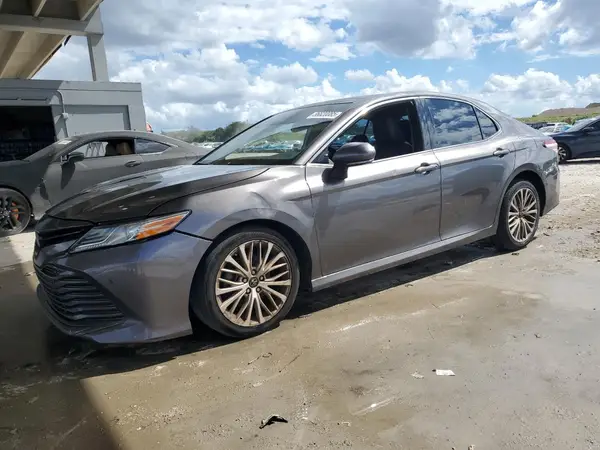 4T1B11HK5JU113563 2018 TOYOTA CAMRY - Image 1