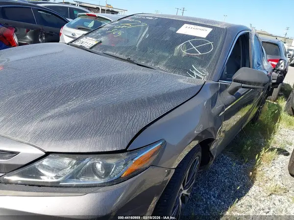 4T1B11HK5JU114289 2018 TOYOTA CAMRY - Image 2
